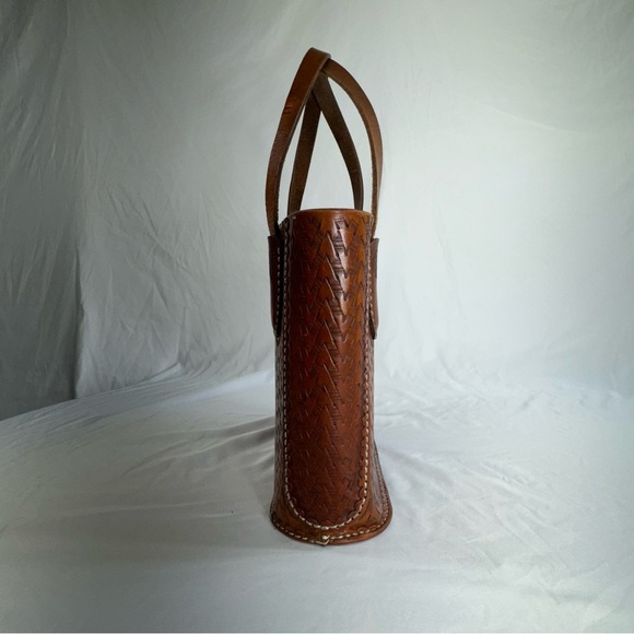 Handcrafted Vintage Thick Leather Embossed Arrowhead Design Handbag - Picture 4 of 10